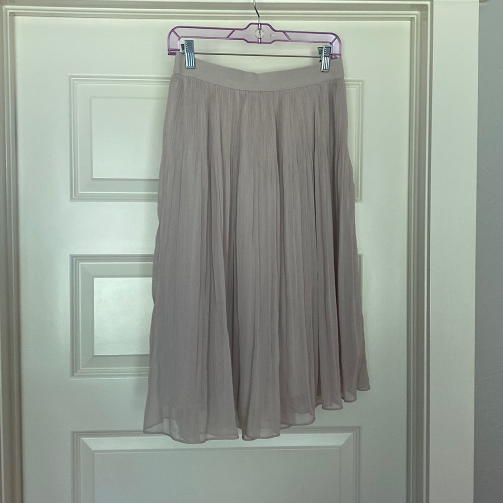 10/$25 H&M// accordion skirt, size 8